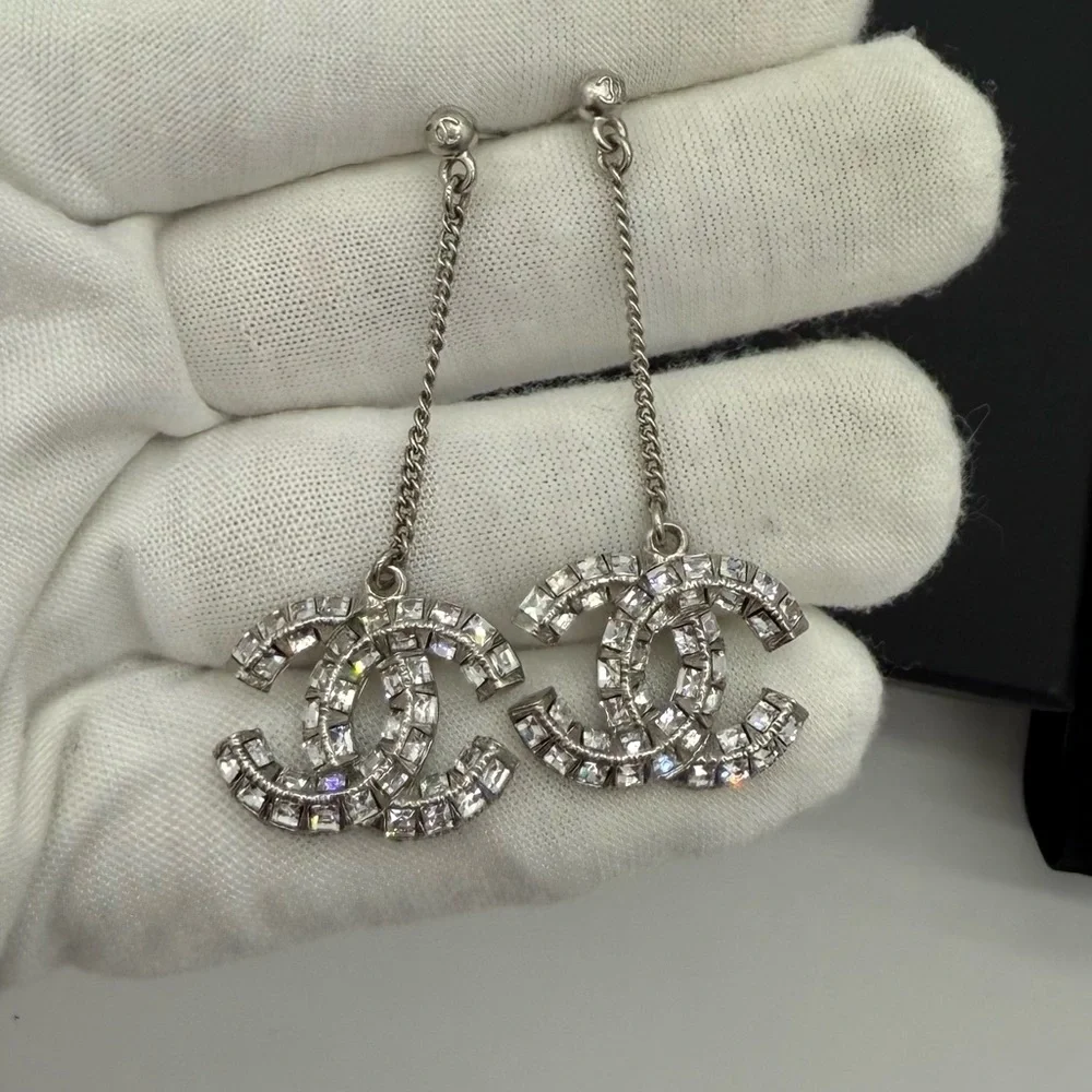 ❌SOLD❌Authentic Chanel silver princess square crystal large CC dangle earrings - Picture 6 of 13